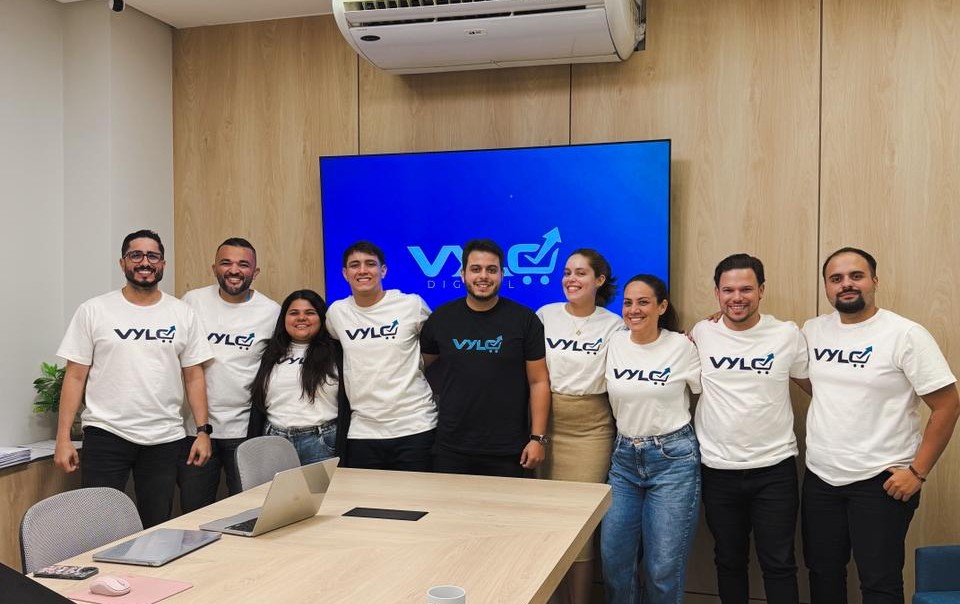 Equipe Vylo no armazém